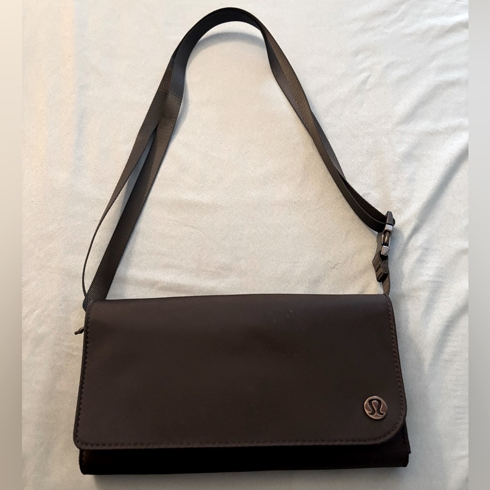 Lululemon black wallet crossbody